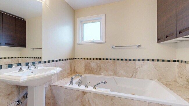 Building Photo - Spacious 2BD/2BA Glen Park Flat | Garage P...