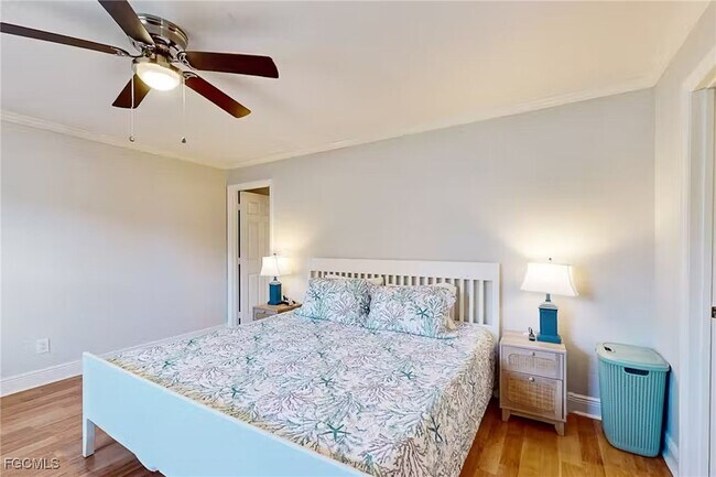 Building Photo - 3009 SW 5th Ave