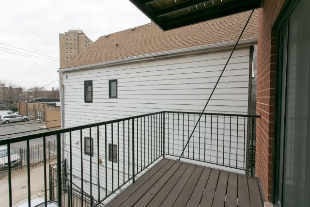 Building Photo - 831 W Buckingham Pl