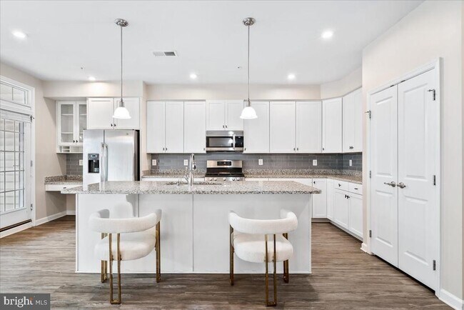 Building Photo - 6026 Forum Sq