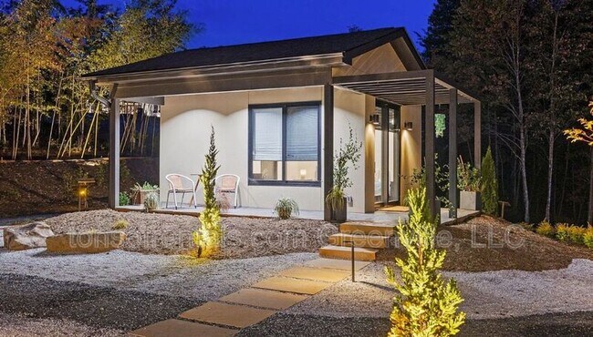Building Photo - 128 Sanctuary Ln