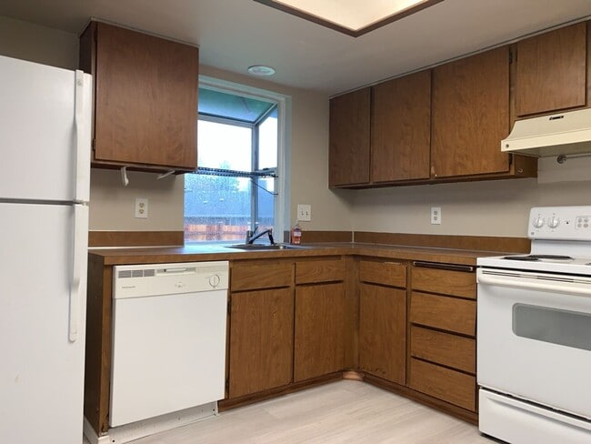 Building Photo - Beautiful 3Bd/1.5 Ba Federal Way Home.