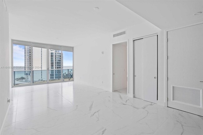 Building Photo - 17550 Collins Ave