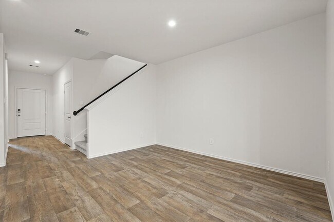 Building Photo - 30807 Khepri Ct