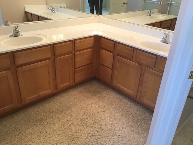 Building Photo - Lovely Home in a Gated community on the...