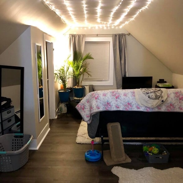 Building Photo - 105 Common St