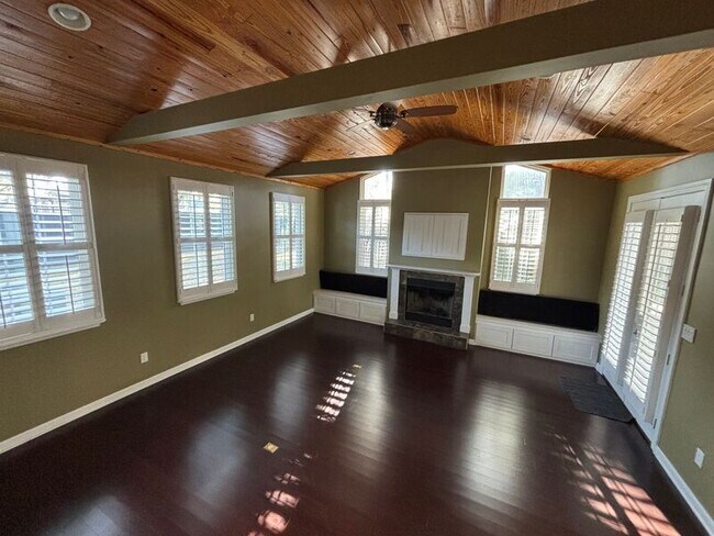 Building Photo - 5327 Chantilly Ln