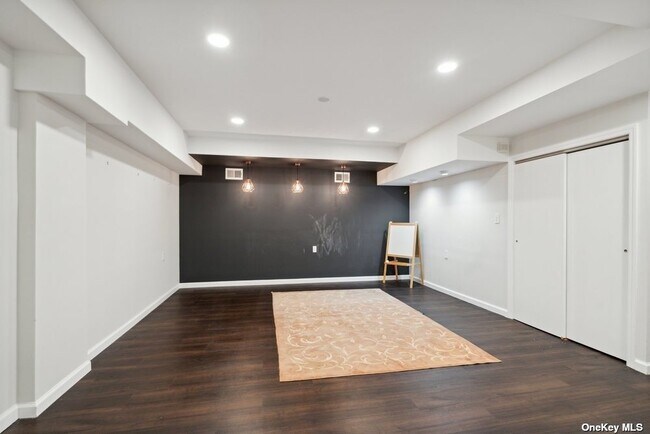 Building Photo - 157 Linden Ln