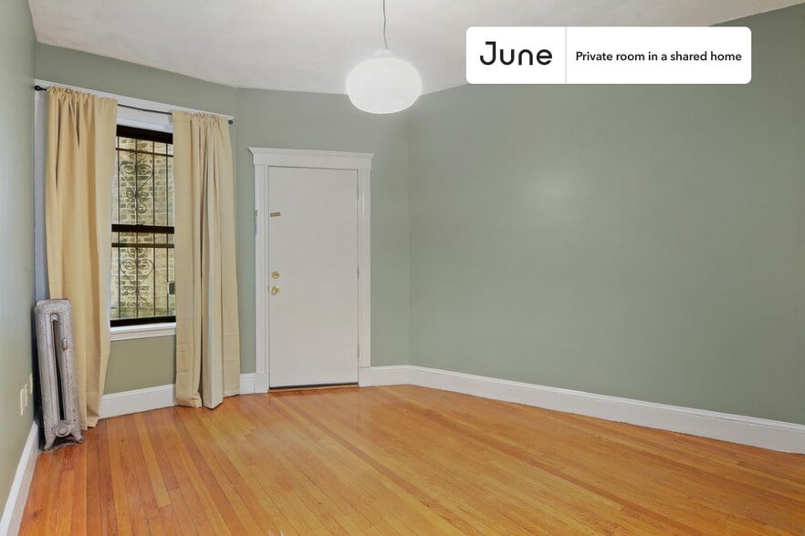 Building Photo - Room in Shared 4 bed/1 bath home