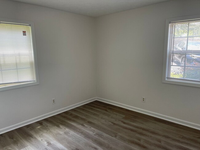 Building Photo - Find Your Perfect Home at Phoenix City Apa...