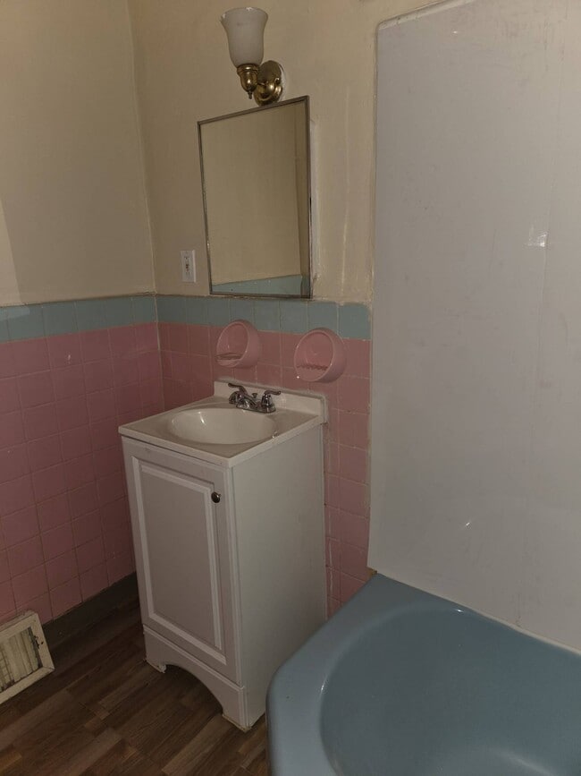 Building Photo - 1603 S Dover St