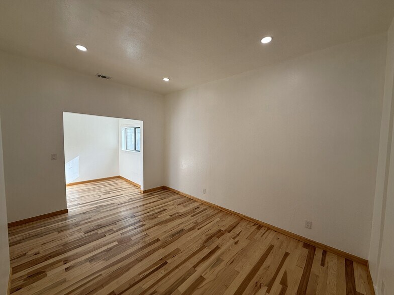 Building Photo - 1921 Harmon St