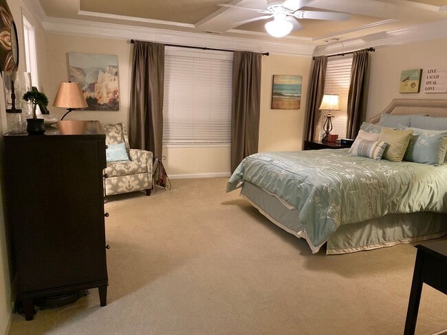 Building Photo - Beautiful 3 Bedroom, 2.5 bath with 2 Car Garage in Thompson Ridge!