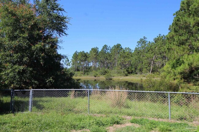 Building Photo - 10609 Creek Ridge Dr