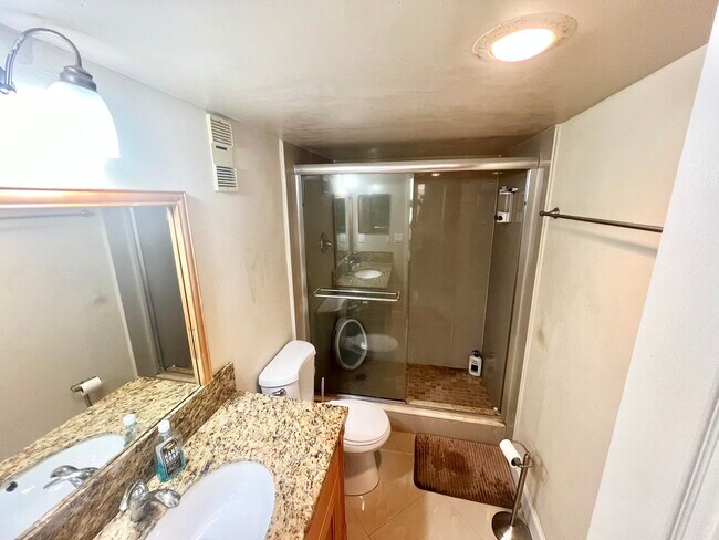 Building Photo - 9430 Tangerine Pl