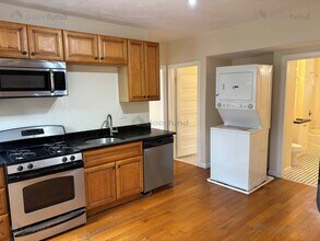 Building Photo - 27 Florence St