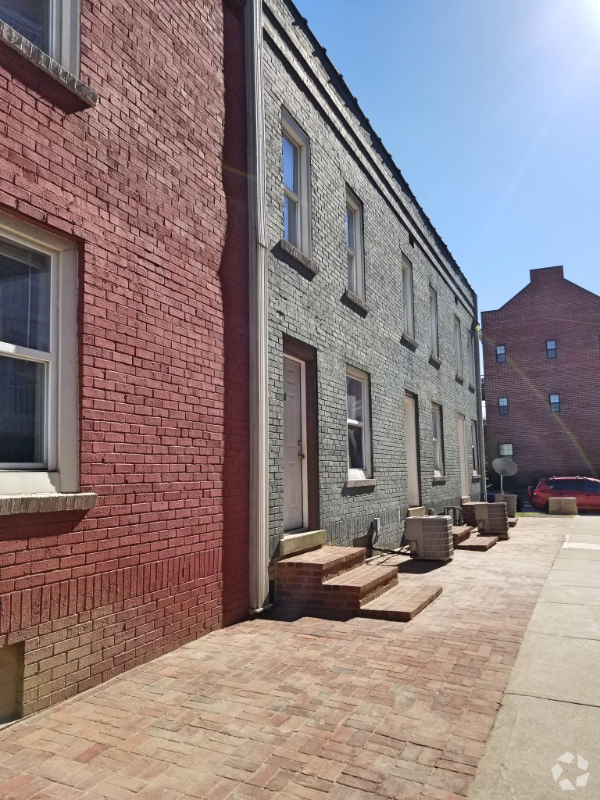 Building Photo - 90 E 8th Ave