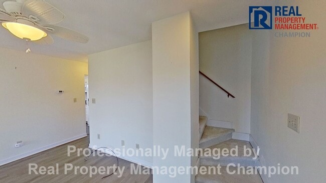 Building Photo - Charming Water Front Home with Private Dock