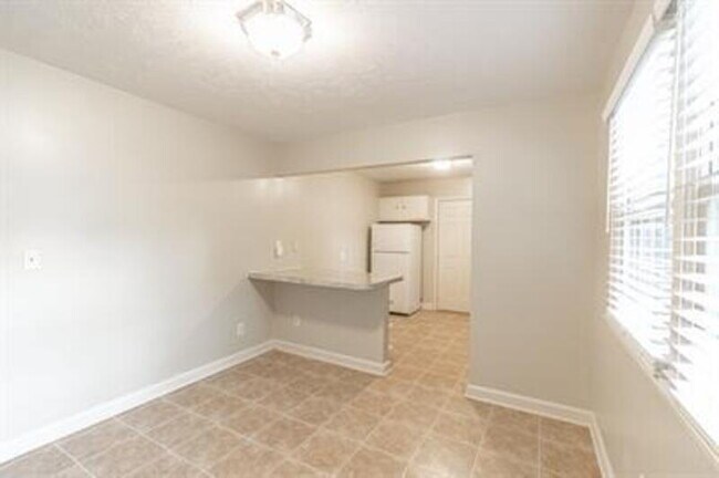 Building Photo - 205 N Glover St