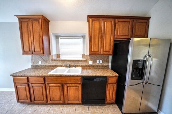 Building Photo - Stunning 4-Bedroom Home in Live Oak Hills,...