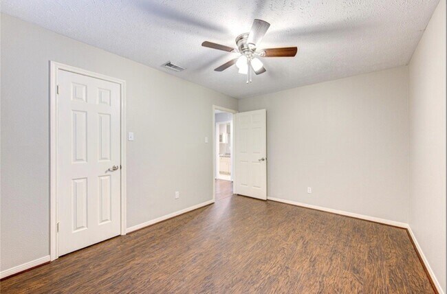 Building Photo - 3838 Fawn Creek Dr