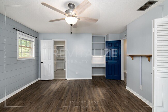 Building Photo - Spacious Brick Home in West Mobile!