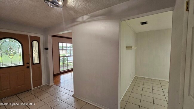 Building Photo - 1608 Watrous Dr