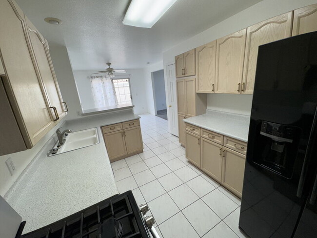 Building Photo - 8036 Laurena Ave