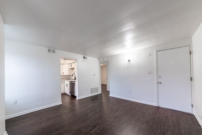 Building Photo - 601 E Warrington Ave