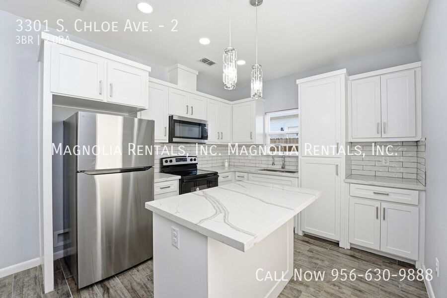 Building Photo - 3301 S Chloe Ave