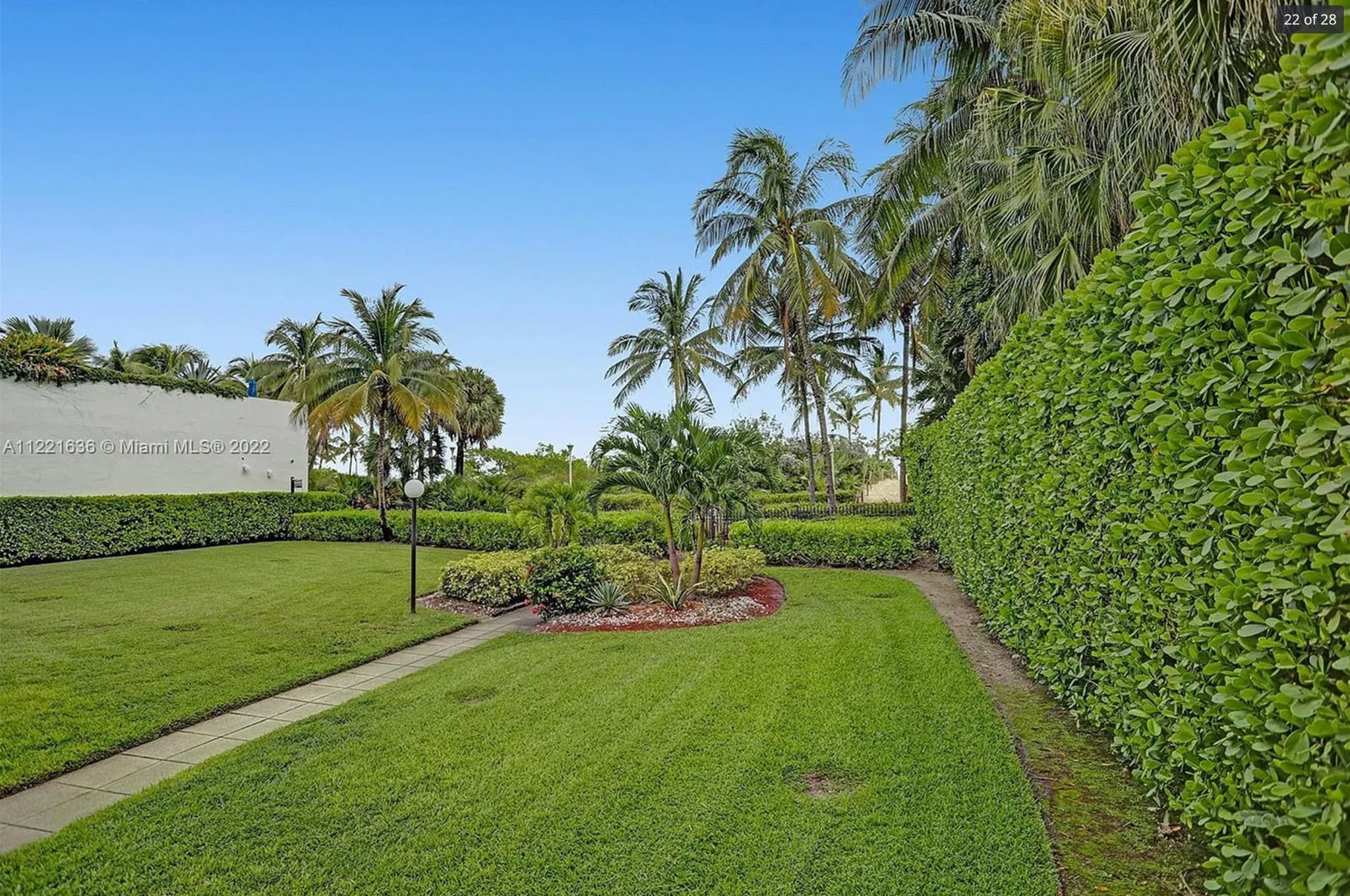 Garden - 1621 Collins Ave