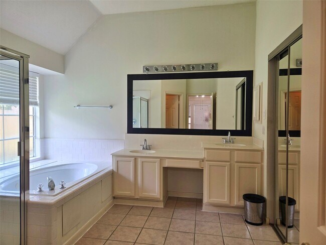 Building Photo - 4515 Oak Valley Dr