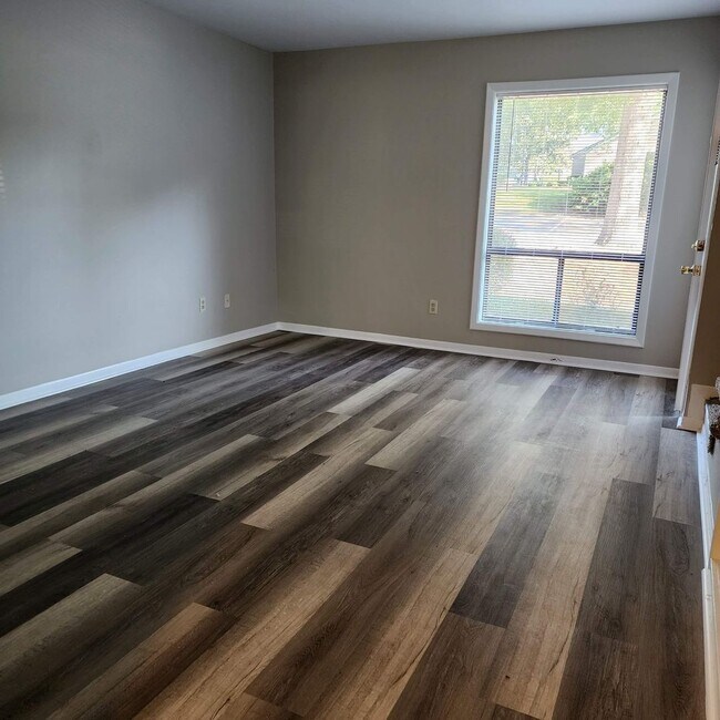 Building Photo - NEW PRICE! NEW UPDATES, YOU CANNOT BEAT THIS ONE!