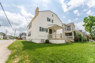 Building Photo - MOVE IN NOW! Located in Weinland Park, jus...