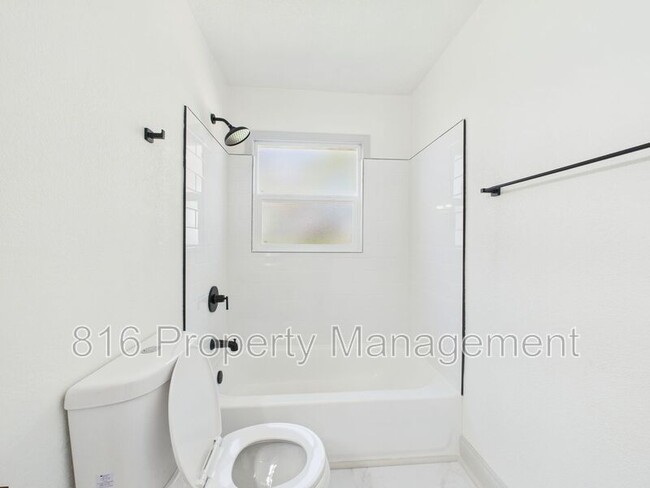 Building Photo - 1406 N Ponca Dr