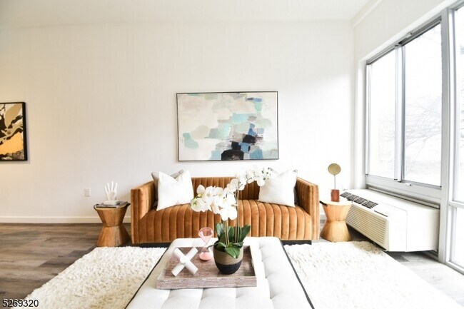 Primary Photo - 100 Evergreen Pl