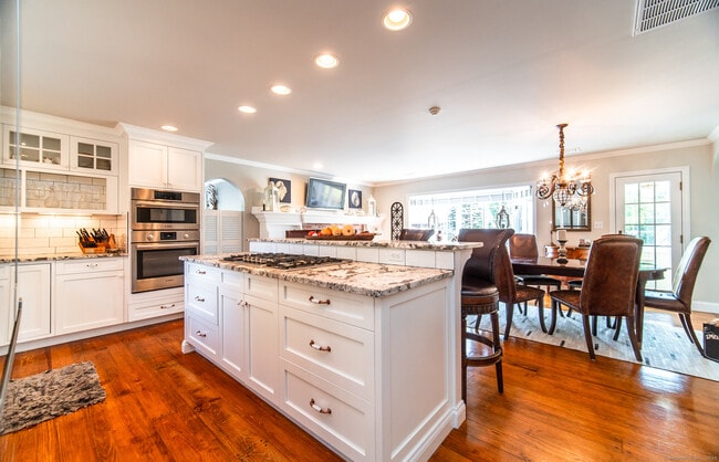 Building Photo - 558 N Roast Meat Hill Rd