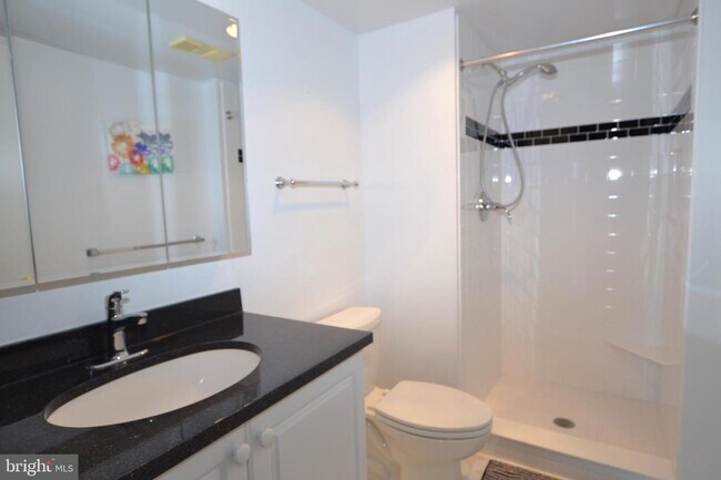 Building Photo - 15101 Interlachen Dr