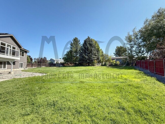 Building Photo - Sprawling Mead Home
