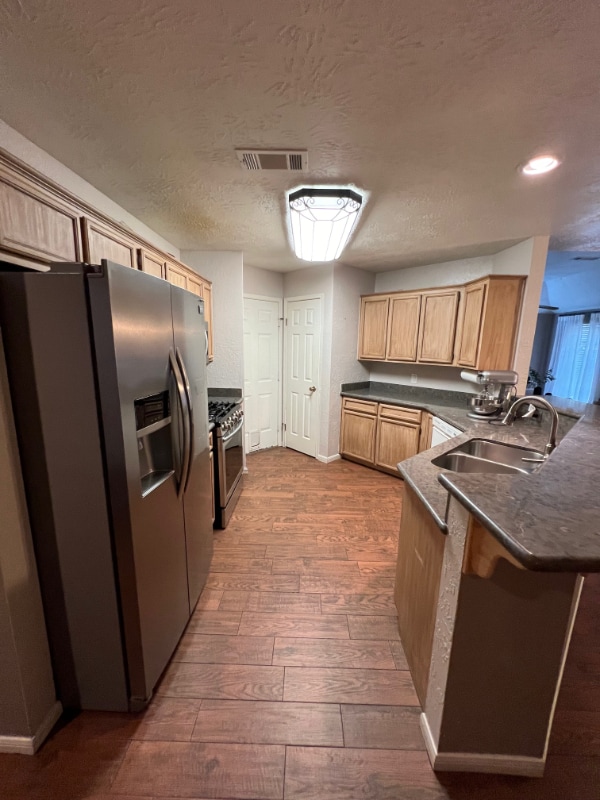 Building Photo - 7925 Blue Bonnet St