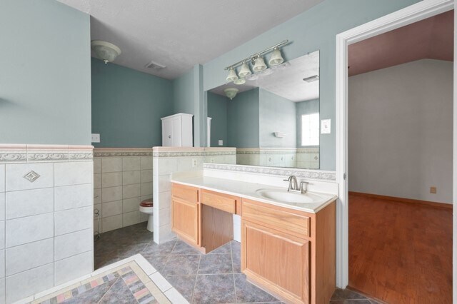 Building Photo - 6715 Dillon Dr