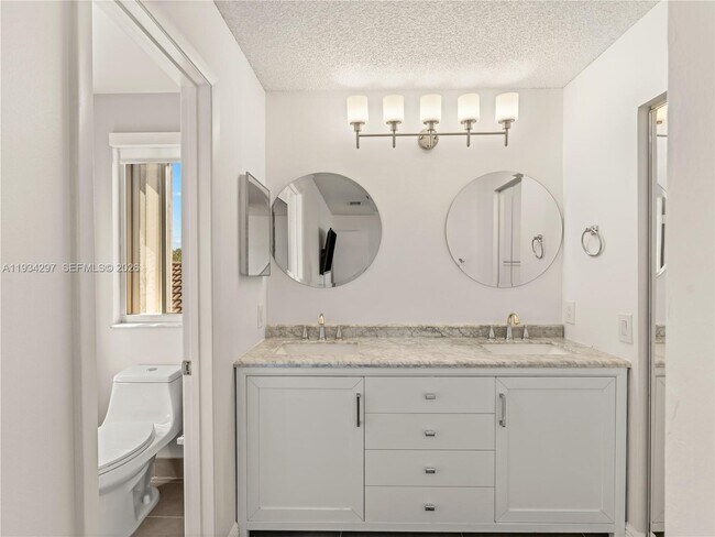 Building Photo - 1433 Presidio Dr