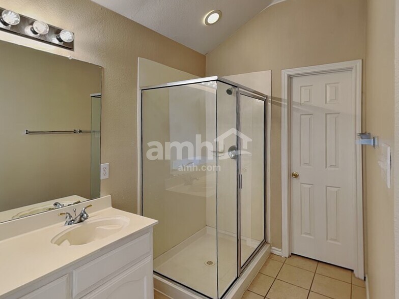 Building Photo - 909 Remington Dr