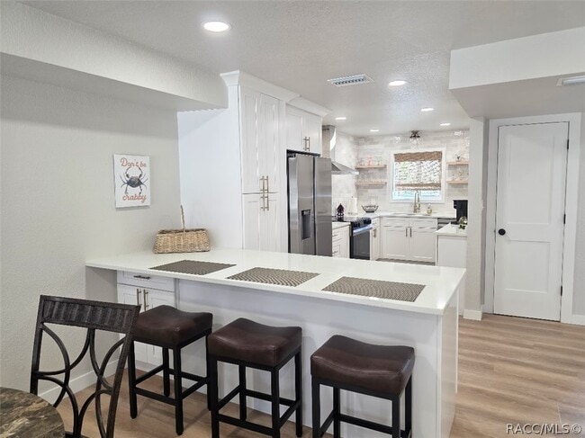 Building Photo - 65 Beach Ln