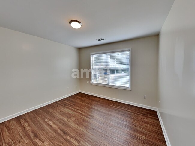 Building Photo - 303 Millpond Pkwy