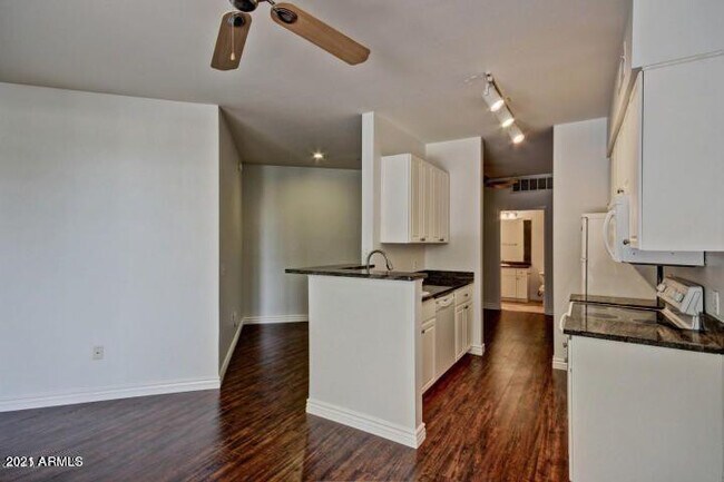 Building Photo - 1701 E Colter St