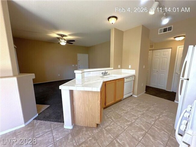 Building Photo - 1ST FLOOR UNIT IN POPULAR SILVERADO RANCH COMMUNITY!