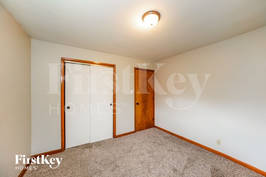 Building Photo - 5909 Nash Ln