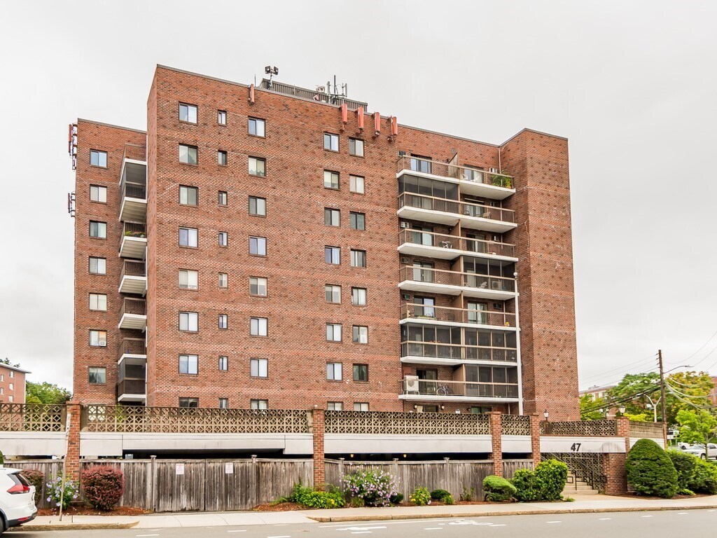 Building Photo - 47 Mystic St