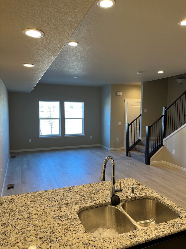 Building Photo - 6735 Carriage Meadows Dr